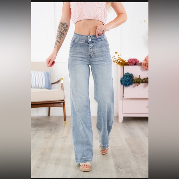 Risen High Rise Light Wash Wide Leg Flare Jeans - Picture 4 of 4